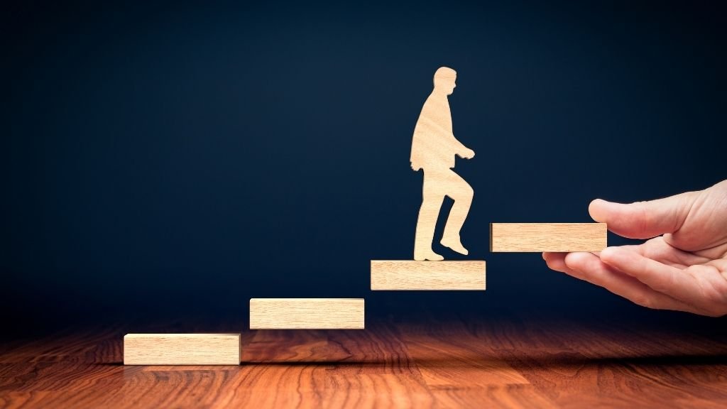 Alex Hormozi’s Approach: Invest in “S&Me, Not S&P”